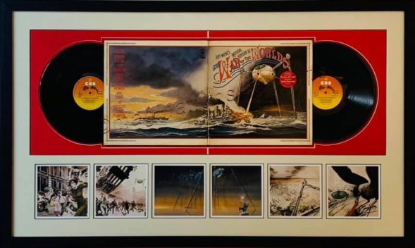 War of the world double album showing front of sleeve, vinyl records and pictures